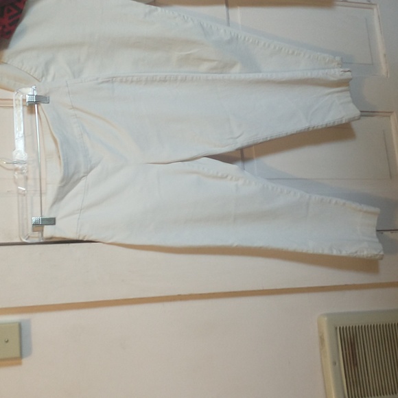 Four piece Women's Size 8 Clothes Set Red and White Capris Pants Tank Blouse - Picture 4 of 10